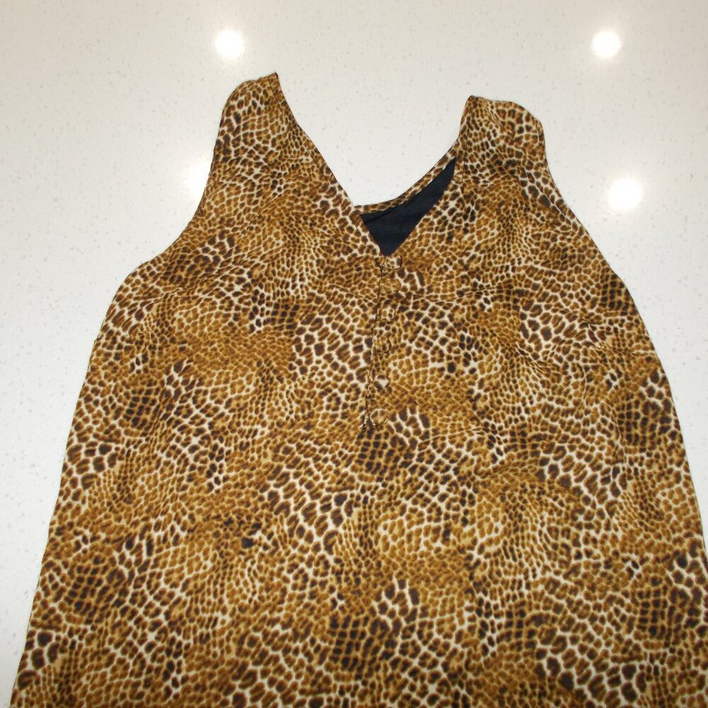 Leopard-Cheetah Print Top with Black Back Going Out Top, Extra Button, size xs